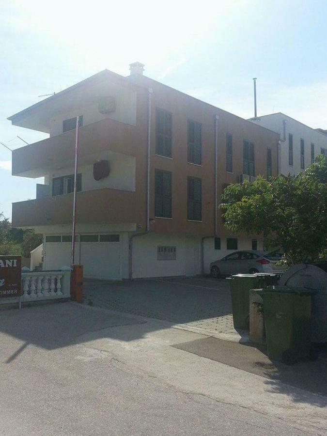 Kartini Apartment Nin Esterno foto